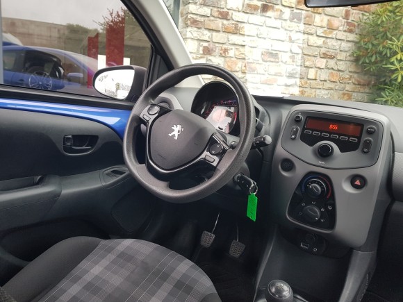 PEUGEOT 108 