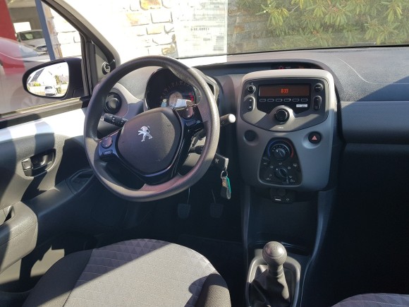 PEUGEOT 108 